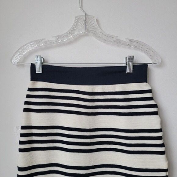 Forever 21 Textured Stripped Pencil Skirt Size Small - Picture 3 of 7